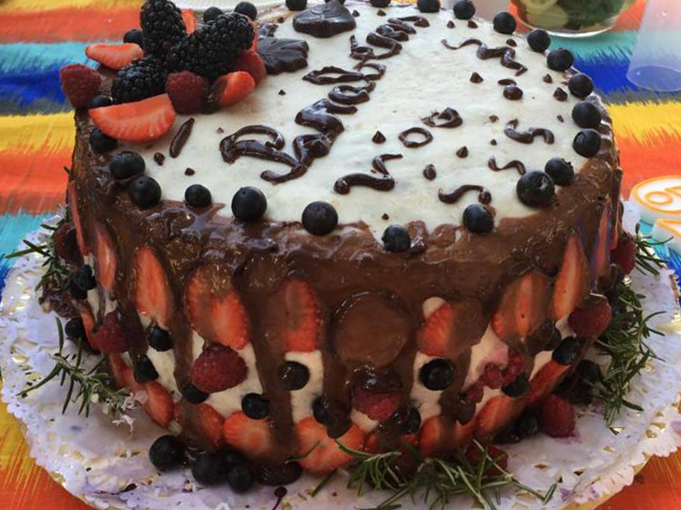 Chocolat and Blueberries Vegan Weeding Cake
